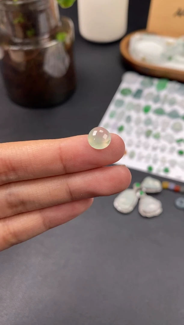 翡翠裸石翡翠冰种蛋面