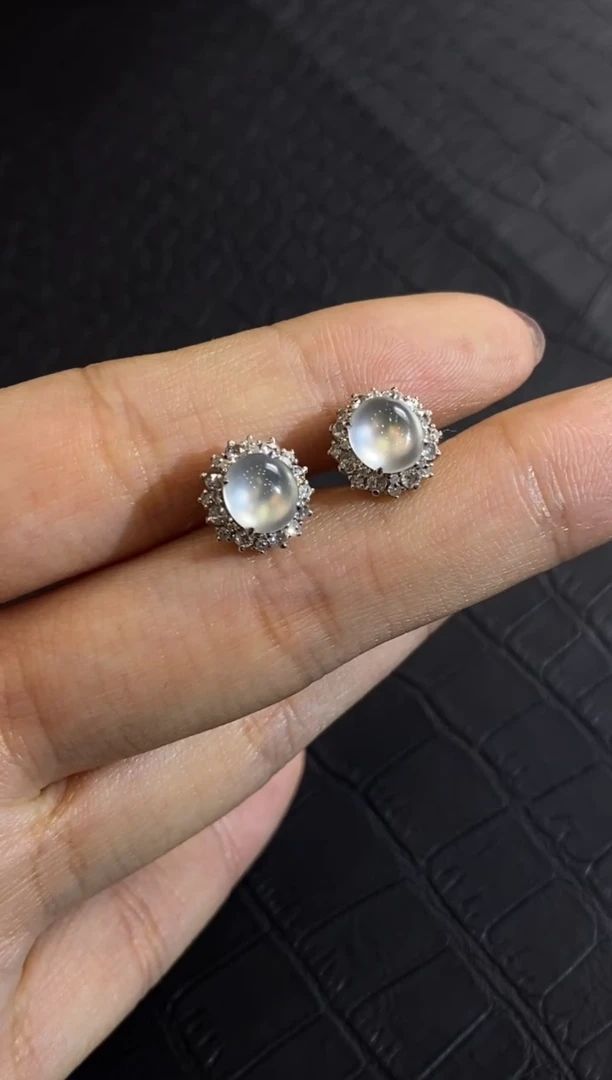 颈饰18K金镶嵌翡翠收到货48小时鉴赏期（超时不退不换）