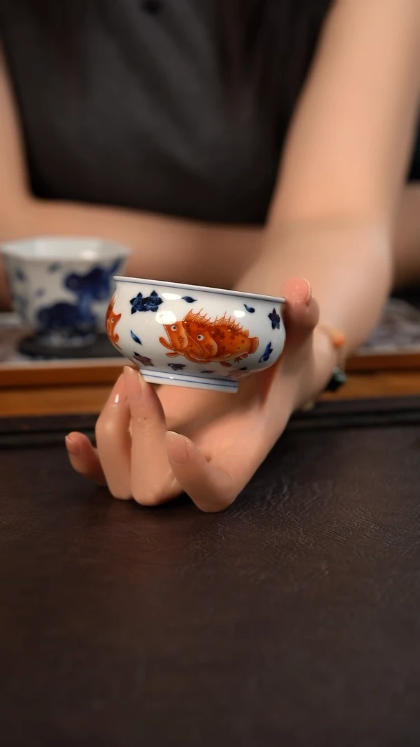 洪印慕明矾红加彩桃花鳜鱼炉式杯