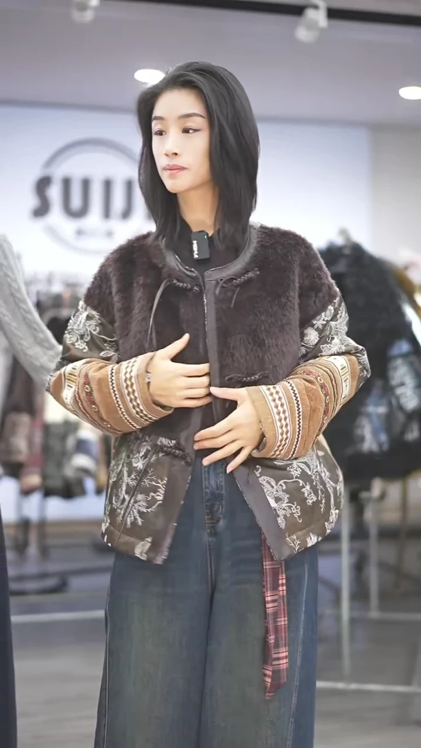 25137咖啡色新配色羽绒服