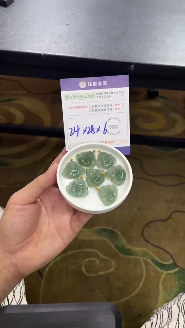 18K金镶嵌挂件翡翠佛公多样性发其一CP配绳17