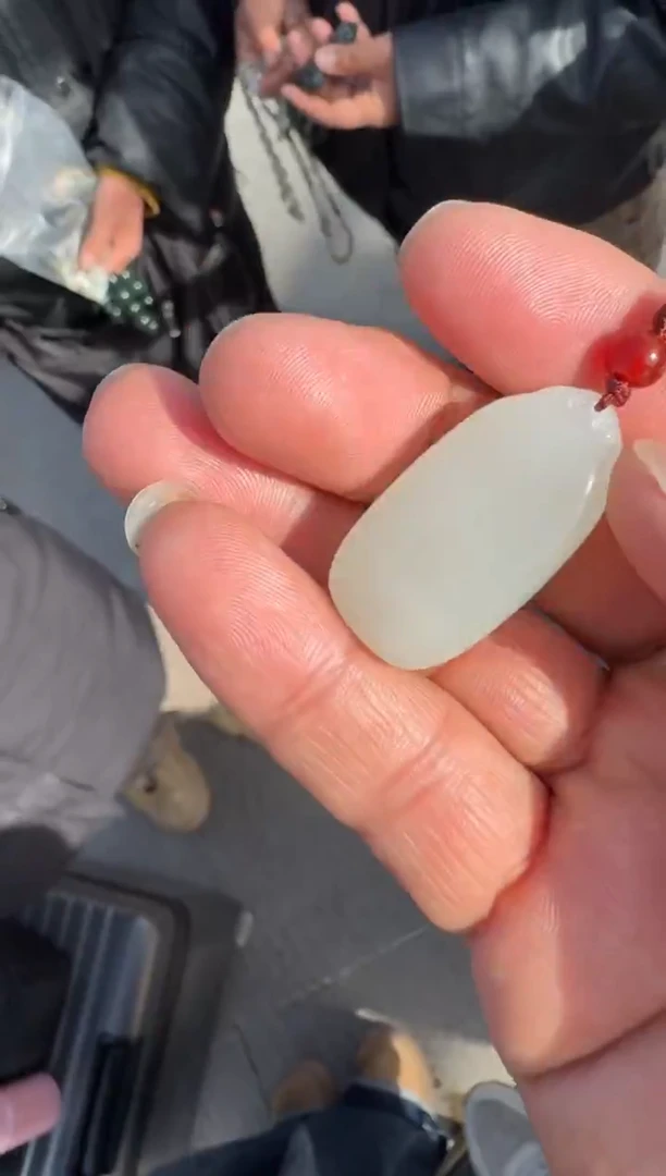 未镶嵌和田玉（糖玉）挂件和田玉