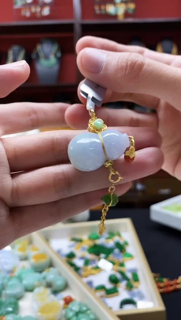 颈饰未镶嵌翡翠吊坠