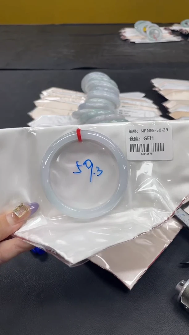 未镶嵌手镯翡翠翡翠手镯