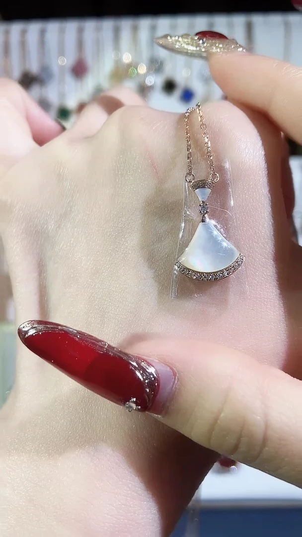 【闪购商品】钻石套链18K金镶嵌钻石K玫裙子