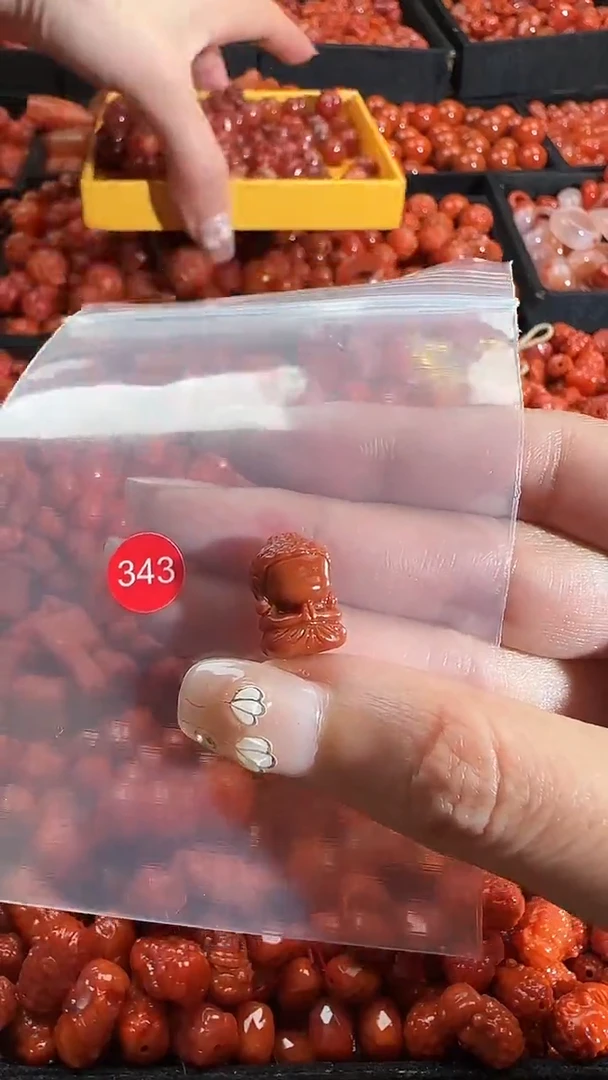 颈饰未镶嵌南红玛瑙1