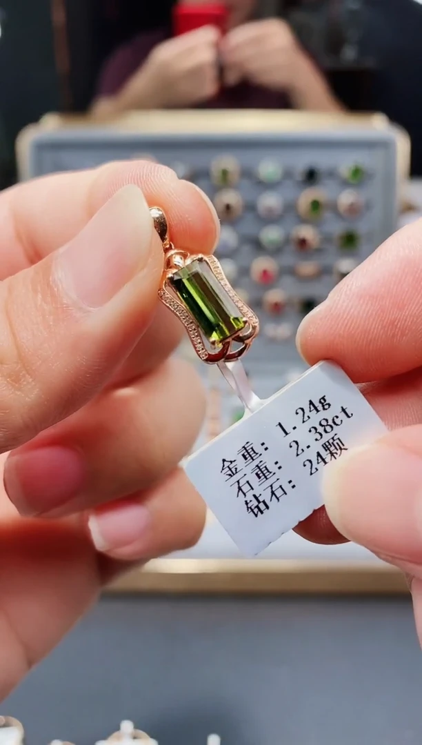 18K金镶嵌颈饰碧玺2.38.