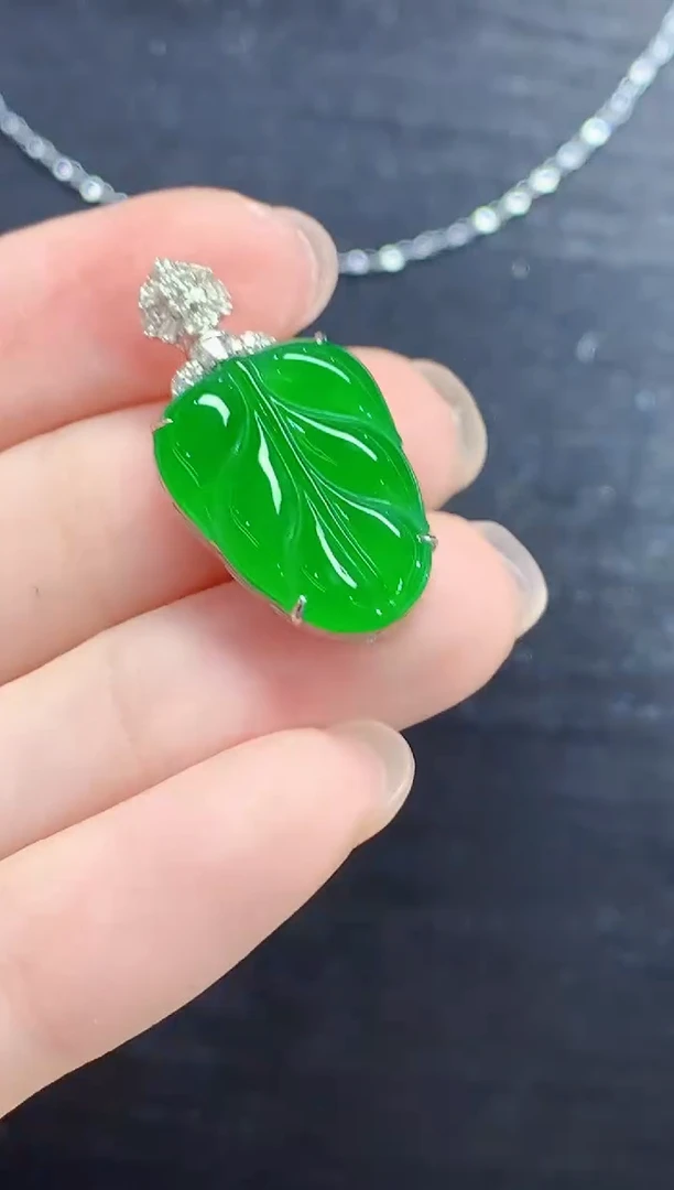 吊坠(不含链)18K金镶嵌翡翠多样性发其一