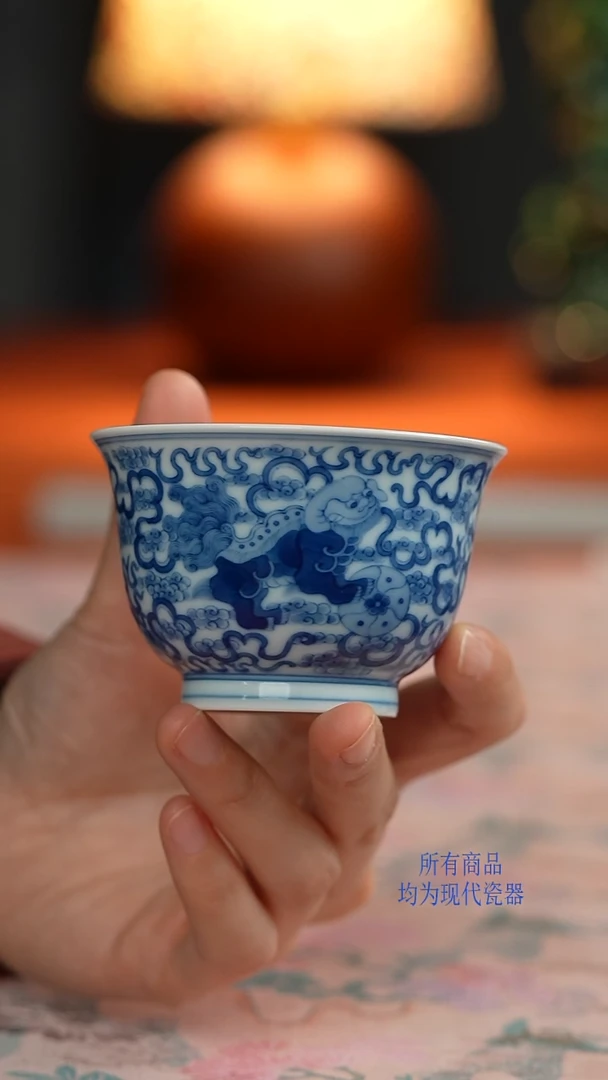 望玉青花狮子绣球撇口杯