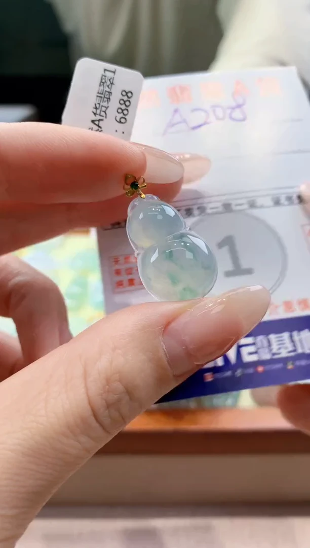 翡翠18K金镶嵌颈饰天然缅甸a货翡翠