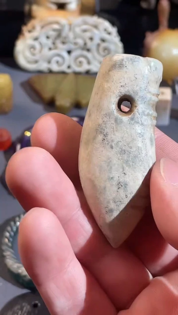 未镶嵌岫岩河磨玉（透闪石质玉）挂件1