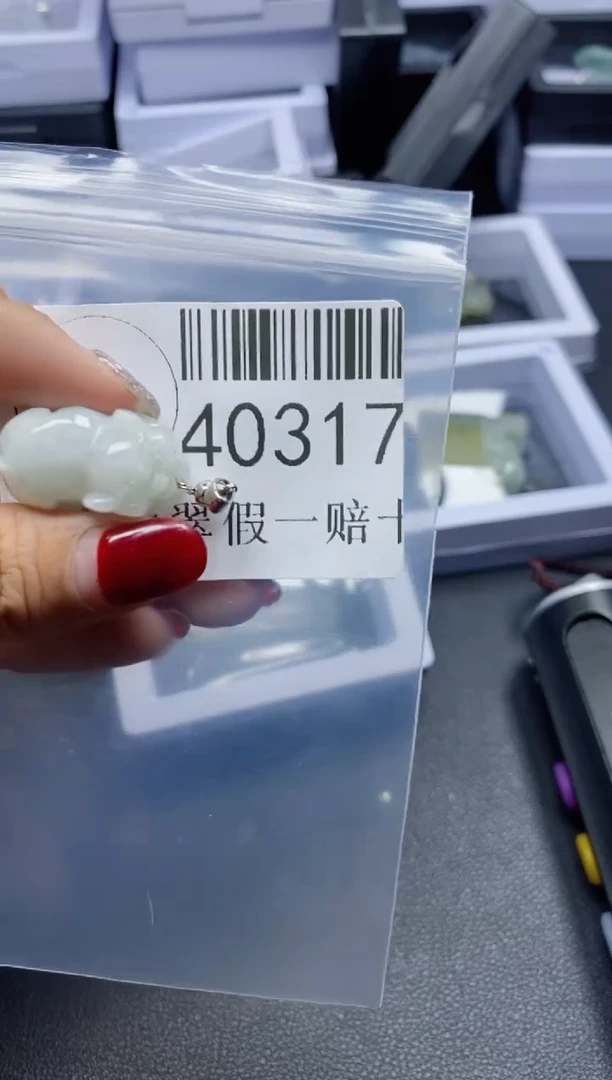 【闪购商品】翡翠吊坠(不含链)未镶嵌40317