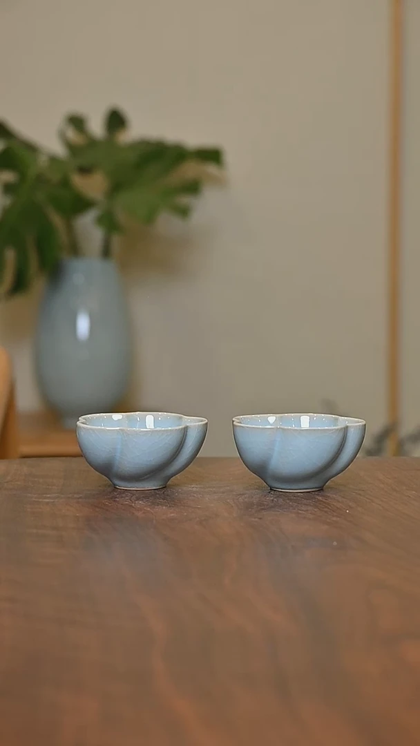 梅花杯2只 天青 微瑕 朱家汝窑款