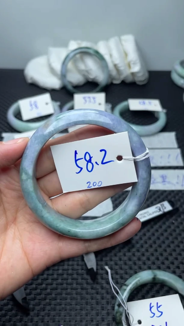 未镶嵌手镯翡翠200