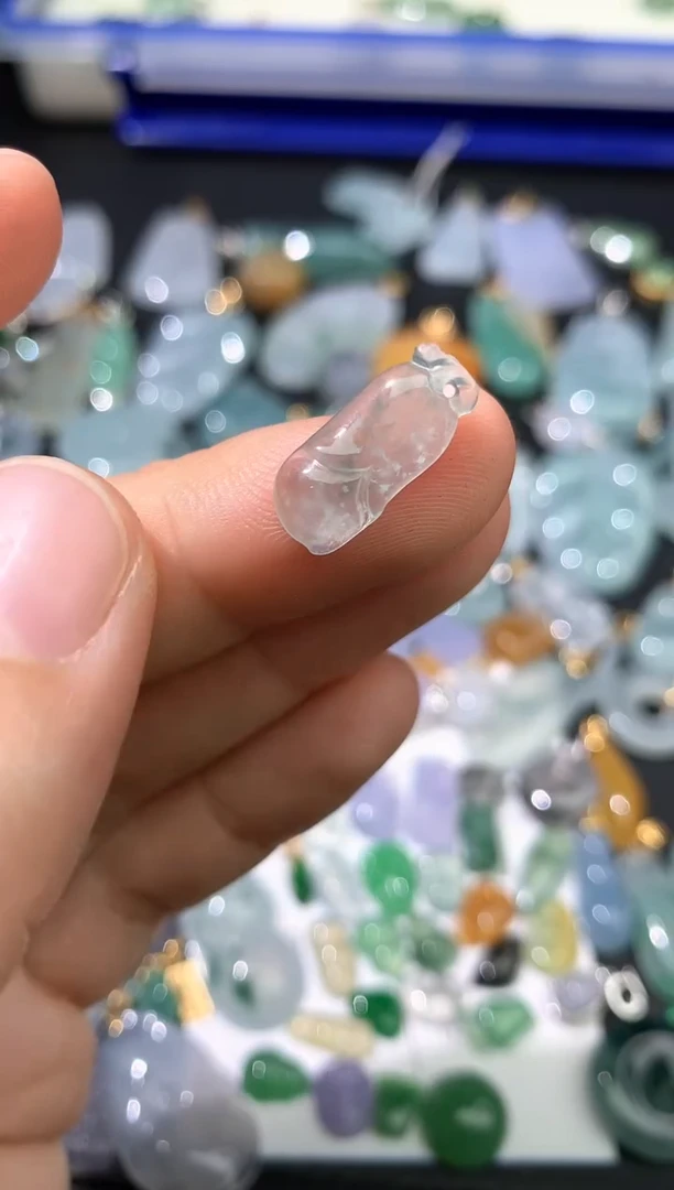 颈饰未镶嵌翡翠吊坠