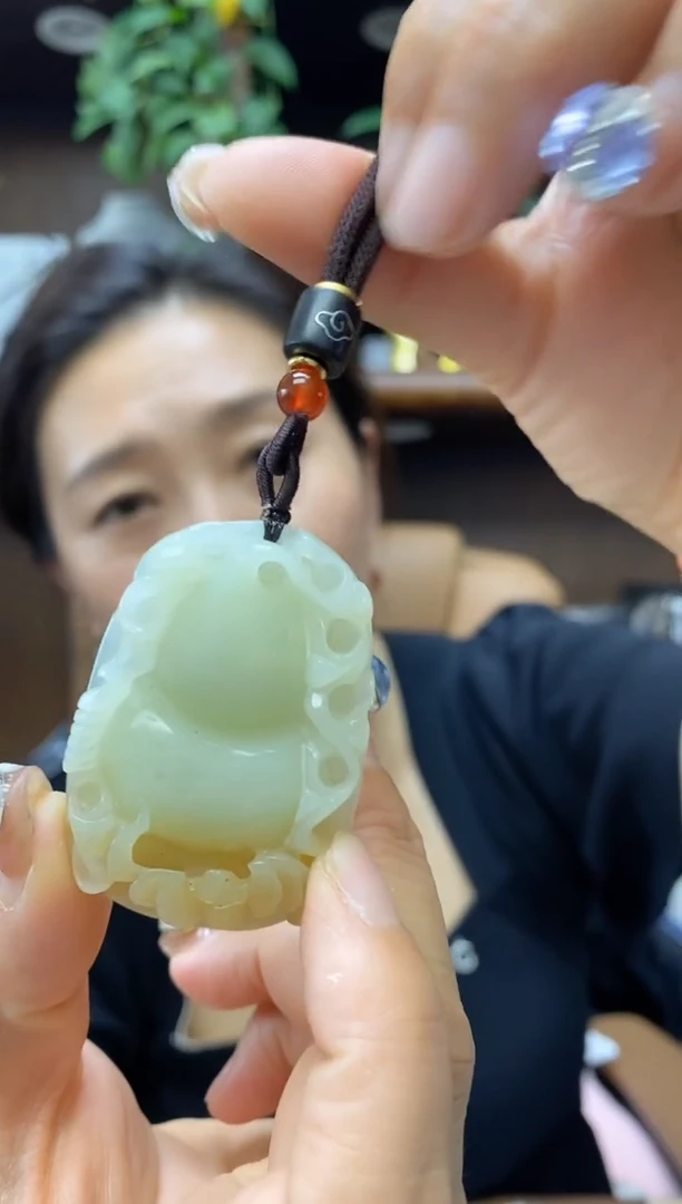 和田玉未镶嵌颈饰·