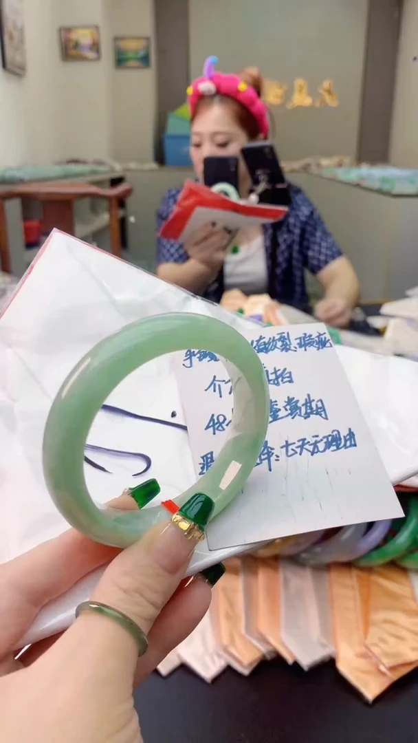 翡翠手镯未镶嵌0516221998