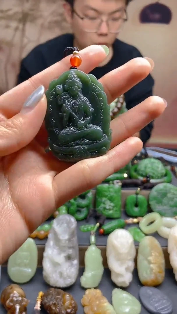 颈饰未镶嵌和田玉1