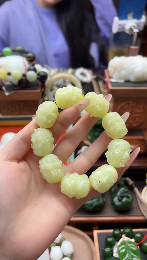 未镶嵌手串和田玉董小姐推荐 多样性发货 拍一发一hk19