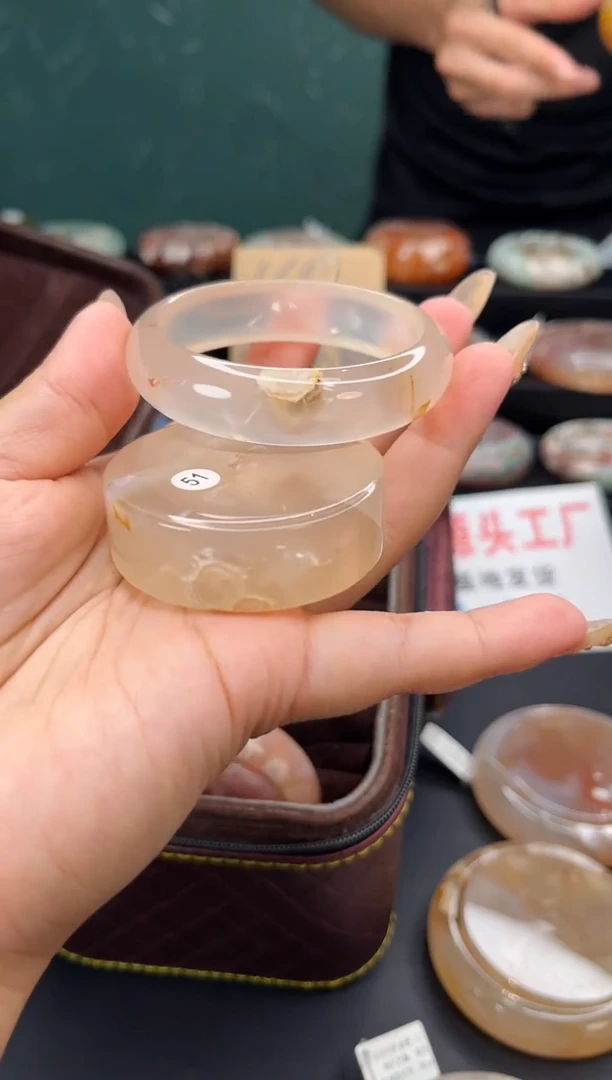 未镶嵌手镯石英质玉（51圈口）赠送镯心