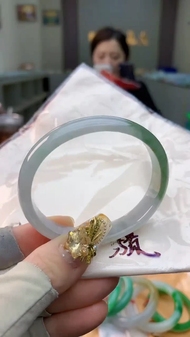 未镶嵌手镯翡翠0551054035