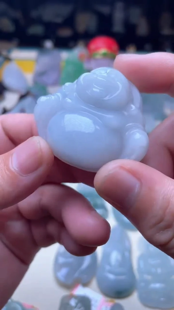 翡翠未镶嵌颈饰佛