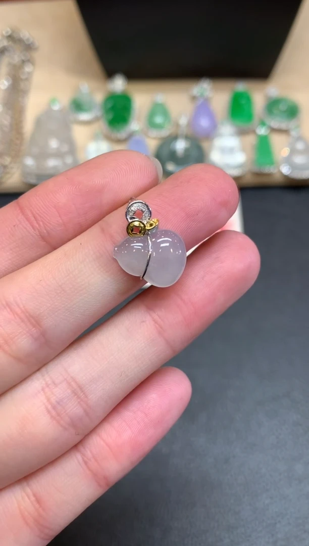 【闪购商品】翡翠颈饰18K金镶嵌葫芦【无服务费】