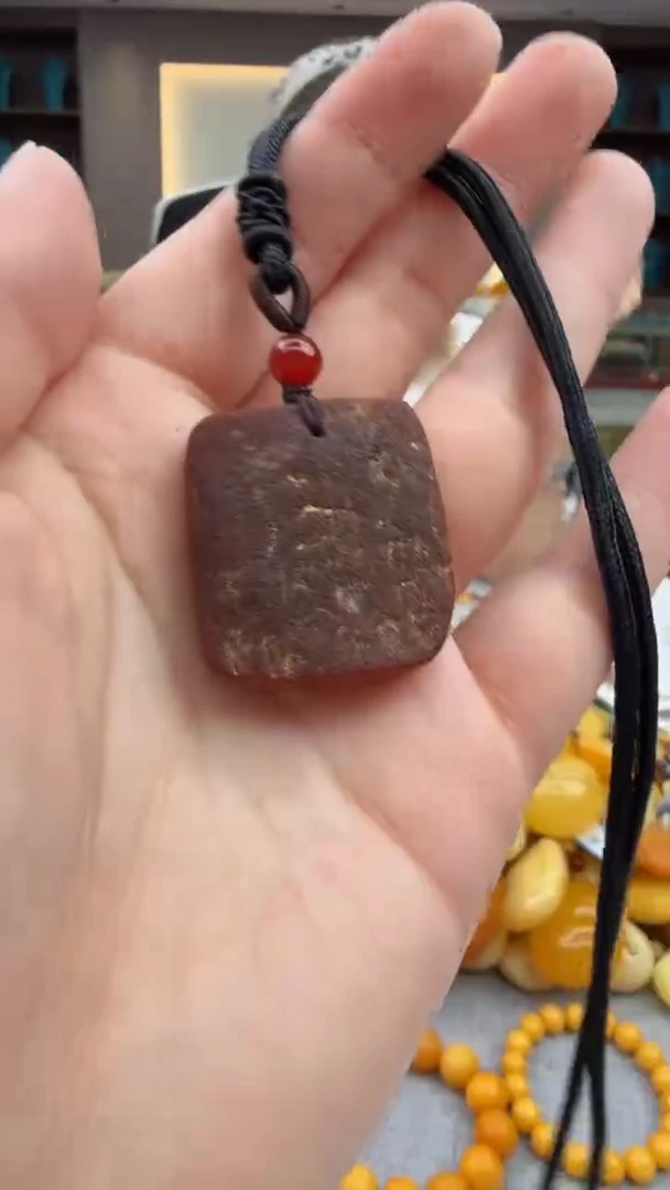 琥珀颈饰未镶嵌7秒拍号 假一罚三