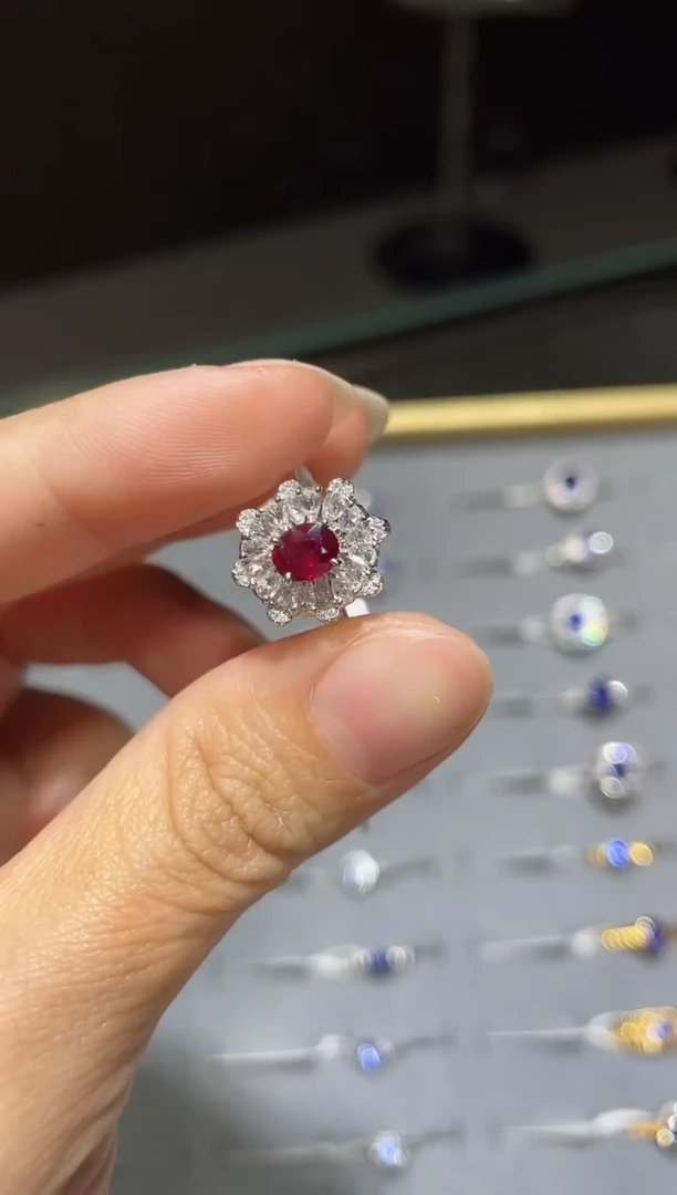 18K金镶嵌戒指红宝石红宝