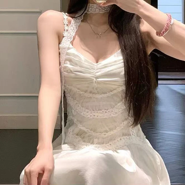 三鱼法式蕾丝白色度假吊带连衣裙女夏开春穿搭小个子清纯长裙