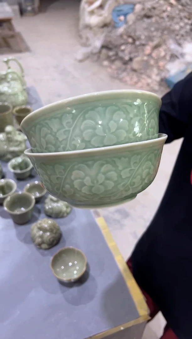 微瑕耀州窑5.5寸缠枝牡丹纹碗2只