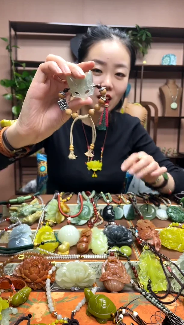 未镶嵌岫玉吊坠多样性发货发其中之一