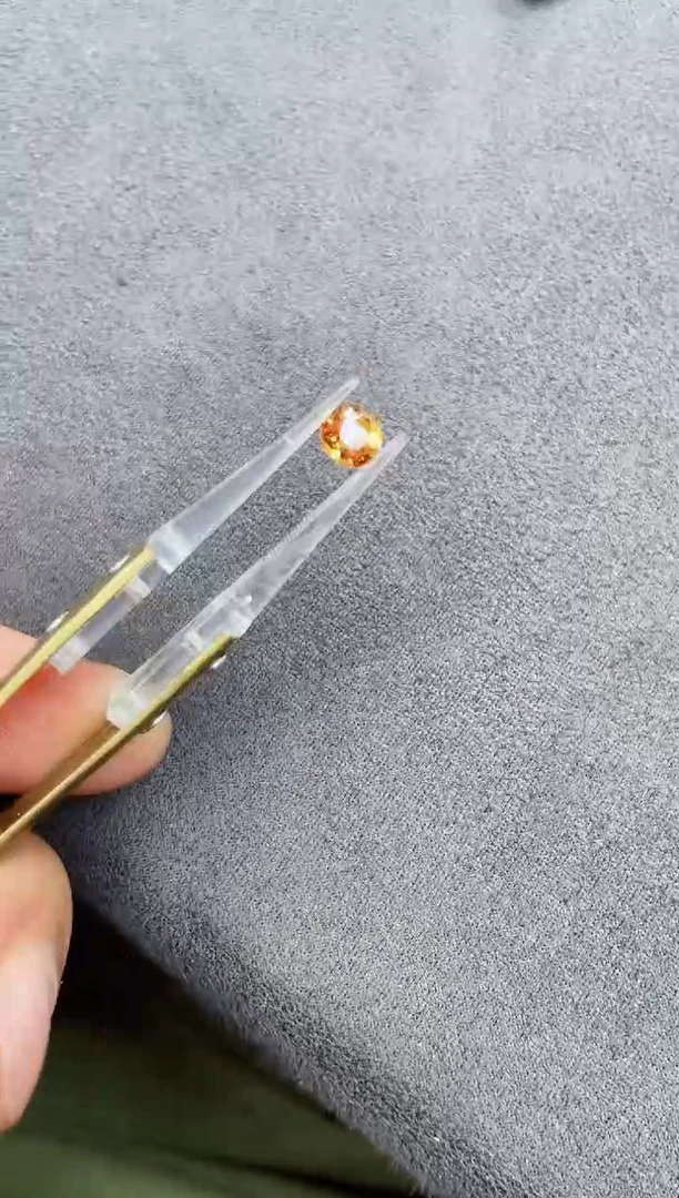 未镶嵌裸石石榴石（芬达石）1.22ct