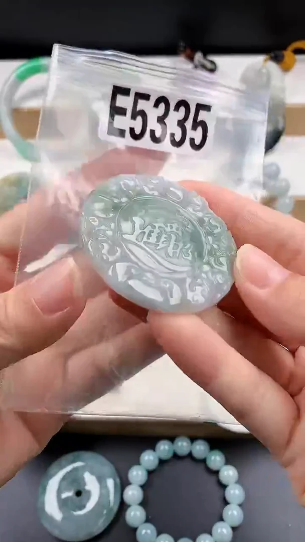 颈饰未镶嵌翡翠天然翡翠吊坠挂件