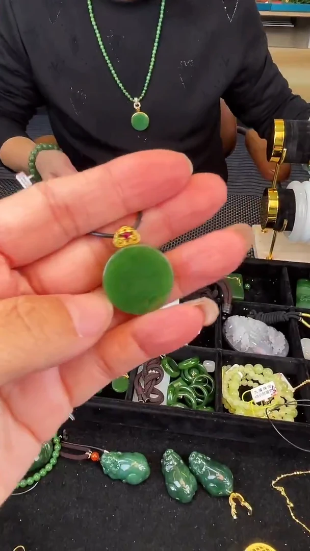 颈饰未镶嵌和田玉圆牌