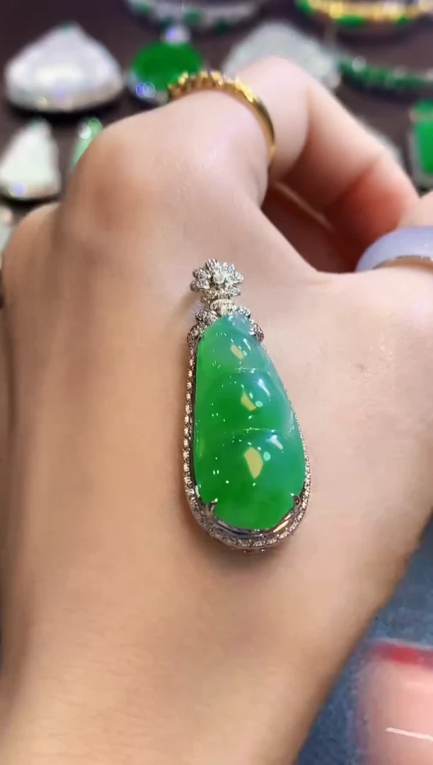 吊坠(不含链)18K金镶嵌翡翠A51