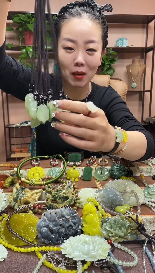 未镶嵌岫玉吊坠多样性发货发其中之一