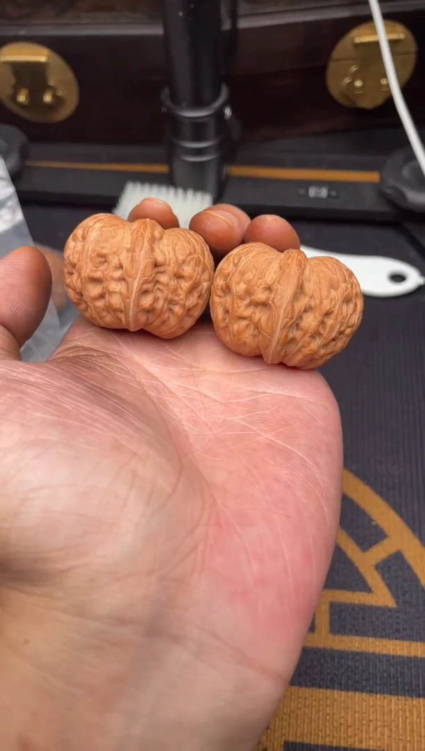 文玩核桃吊坠元宝40