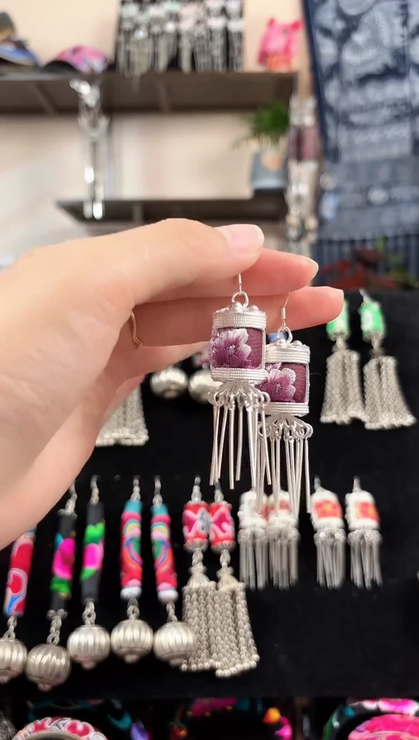 织绣快****王民族风非遗老绣饰品889