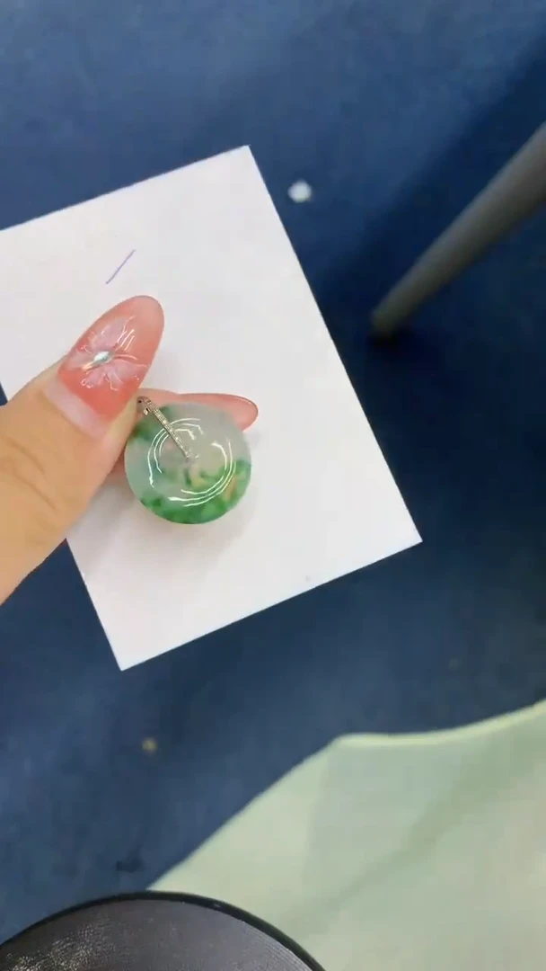 颈饰18K金镶嵌翡翠1