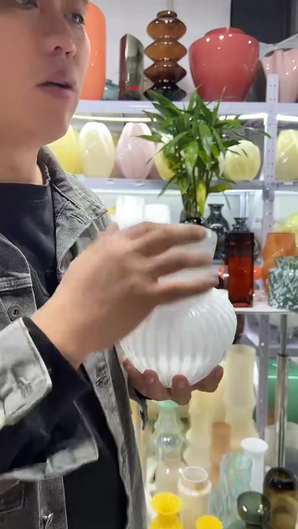 白色小蘑菇花瓶微瑕介意勿拍