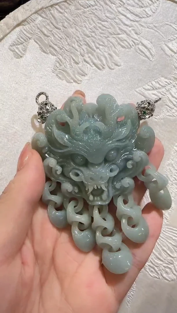 翡翠未镶嵌颈饰国风