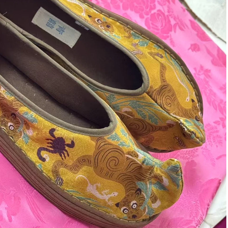 虎镇五毒翘头单鞋中国风平底绣花鞋布鞋古风老北京布鞋手工千层底