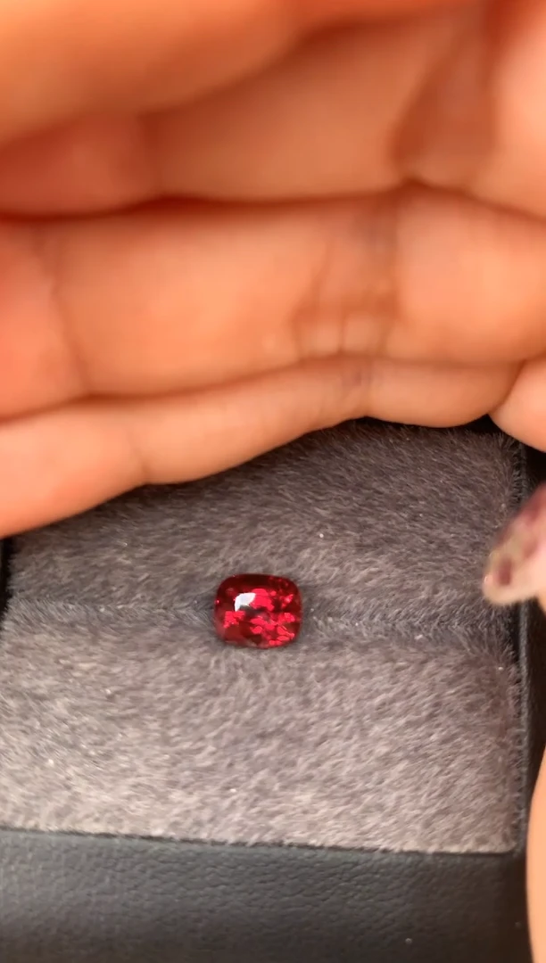 未镶嵌裸石定制尖晶石枕型 红蔷薇色调 1.83ct