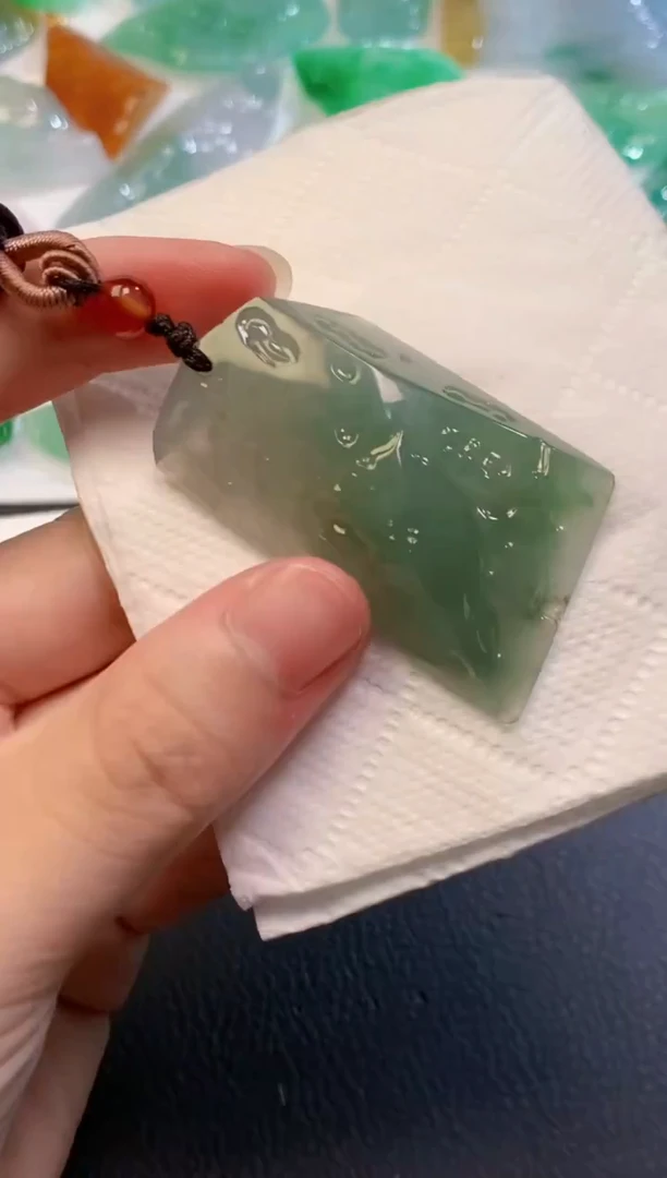 颈饰未镶嵌翡翠