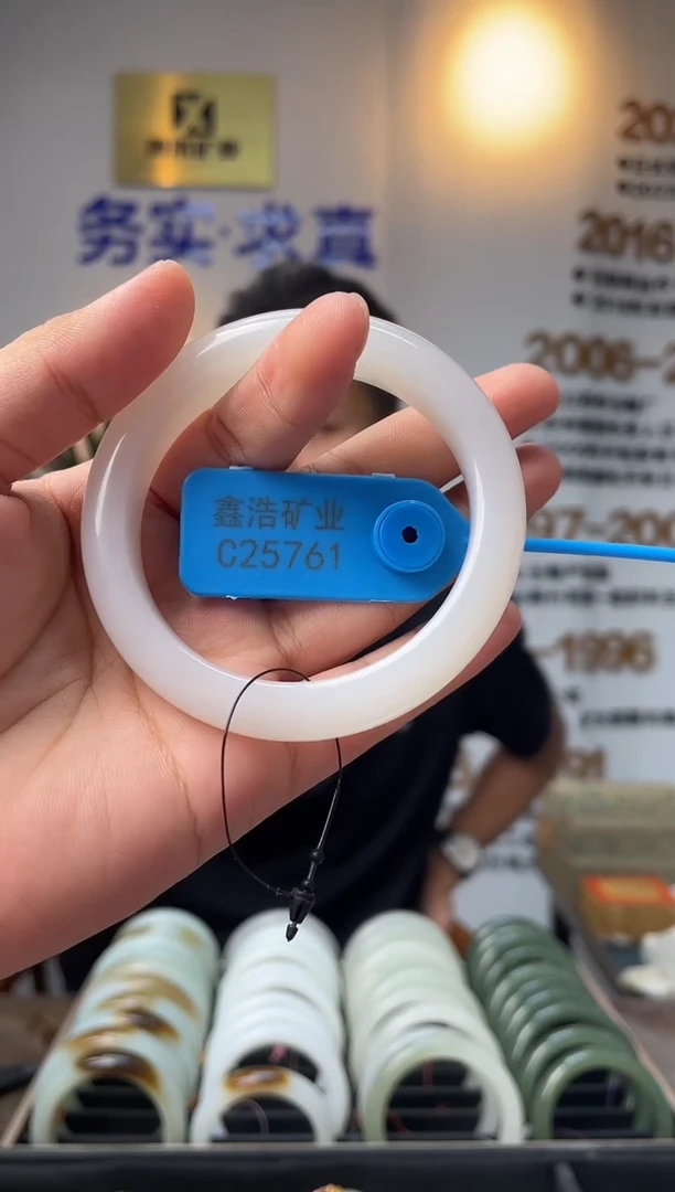 未镶嵌手镯和田玉圈56 C25761 白玉手镯一条