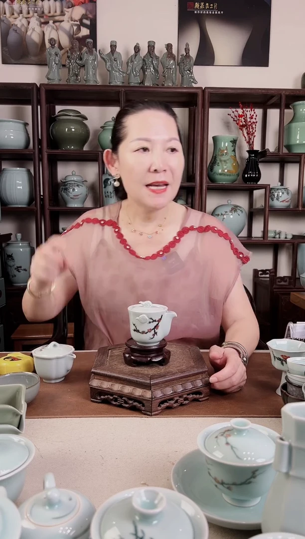 釉中彩 梅花画 手抓壶（祥云）