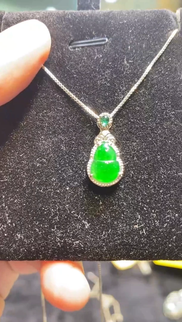 吊坠(不含链)18K金镶嵌翡翠多样性发货