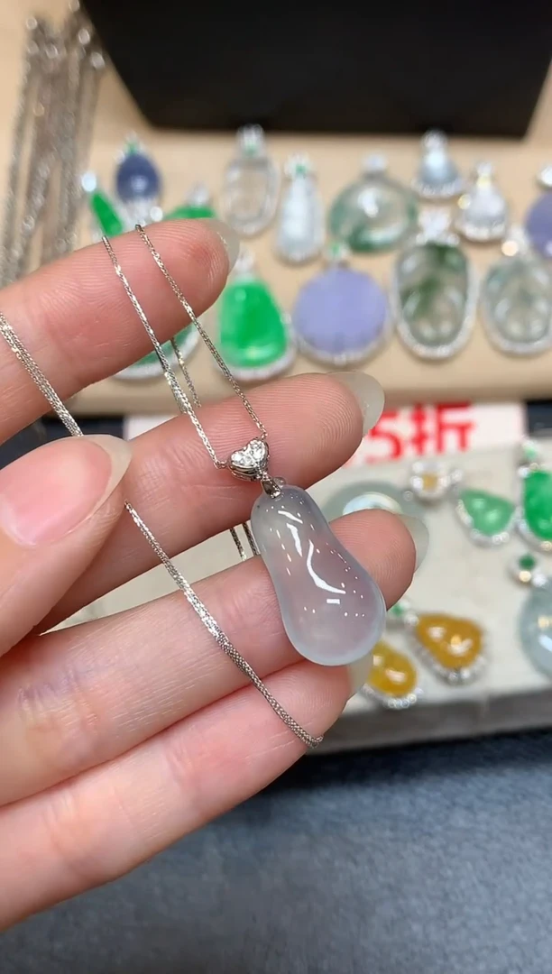 颈饰18K金镶嵌翡翠福瓜【无服务费