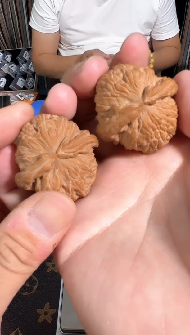 把件核桃全品40尺球白红皮